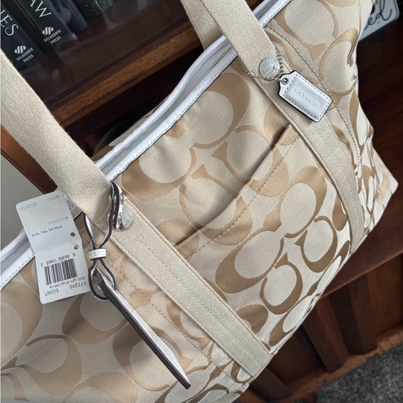 Coach 2012 Kyra Signature Travel Tote - Picture 2 of 7